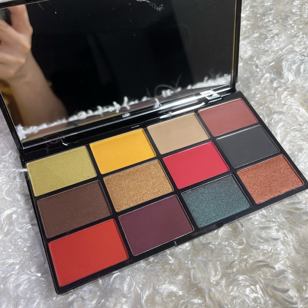 NYX In Your Element Eyeshadow Pigment Palette FIRE NIB